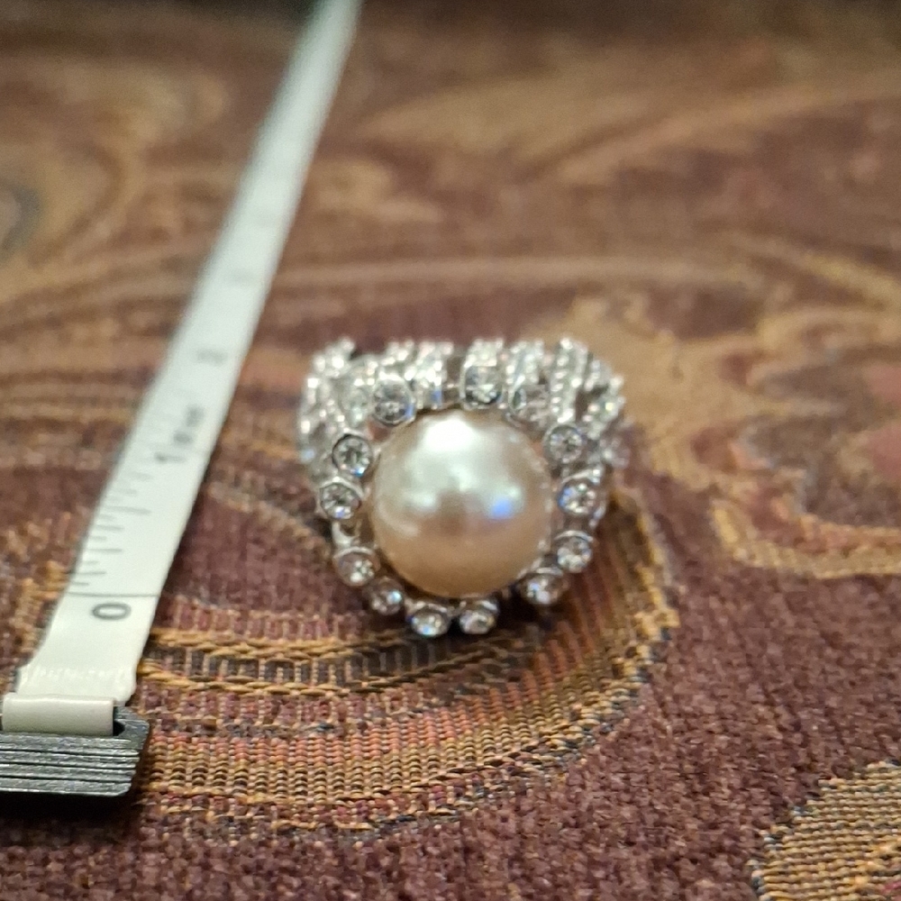 Elegant Silver Pearl Ring